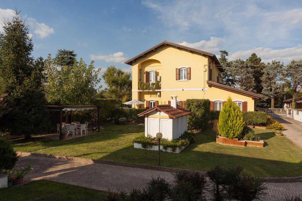 Nina Guest House Longare Екстериор снимка