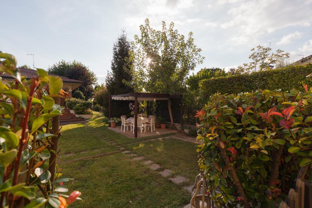 Nina Guest House Longare Екстериор снимка