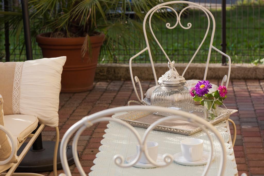 Nina Guest House Longare Екстериор снимка