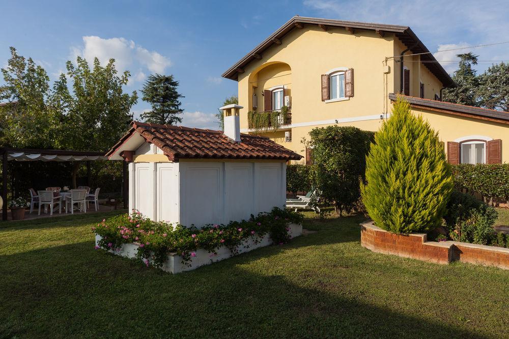 Nina Guest House Longare Екстериор снимка